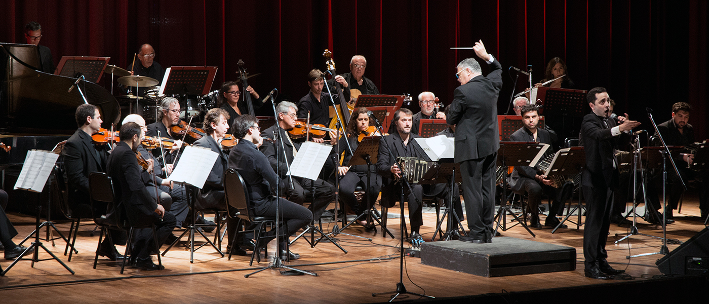 Orquesta del Tango de Buenos Aires junto a Guillermo Fernández en el Centro Cultural 25 de Mayo