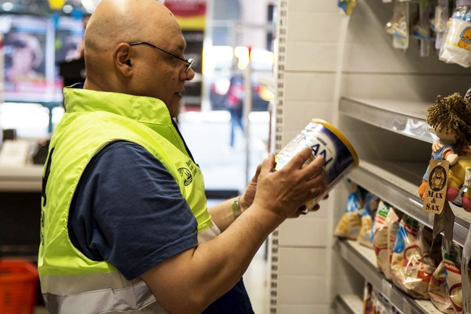 Defensa al Consumidor retiró de la venta más de 500 alimentos vencidos para niños