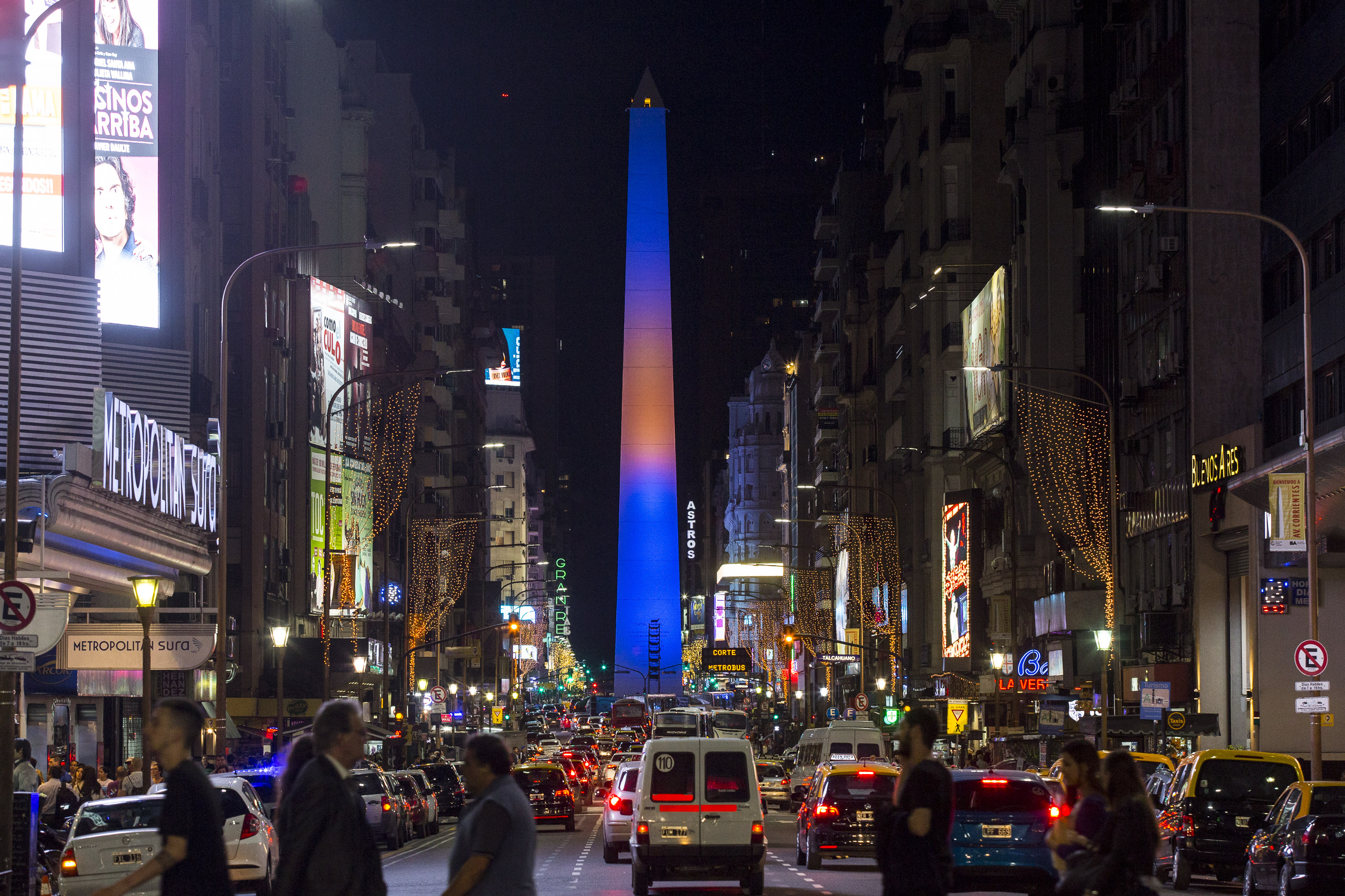 El Obelisco se iluminó de azul y amarillo