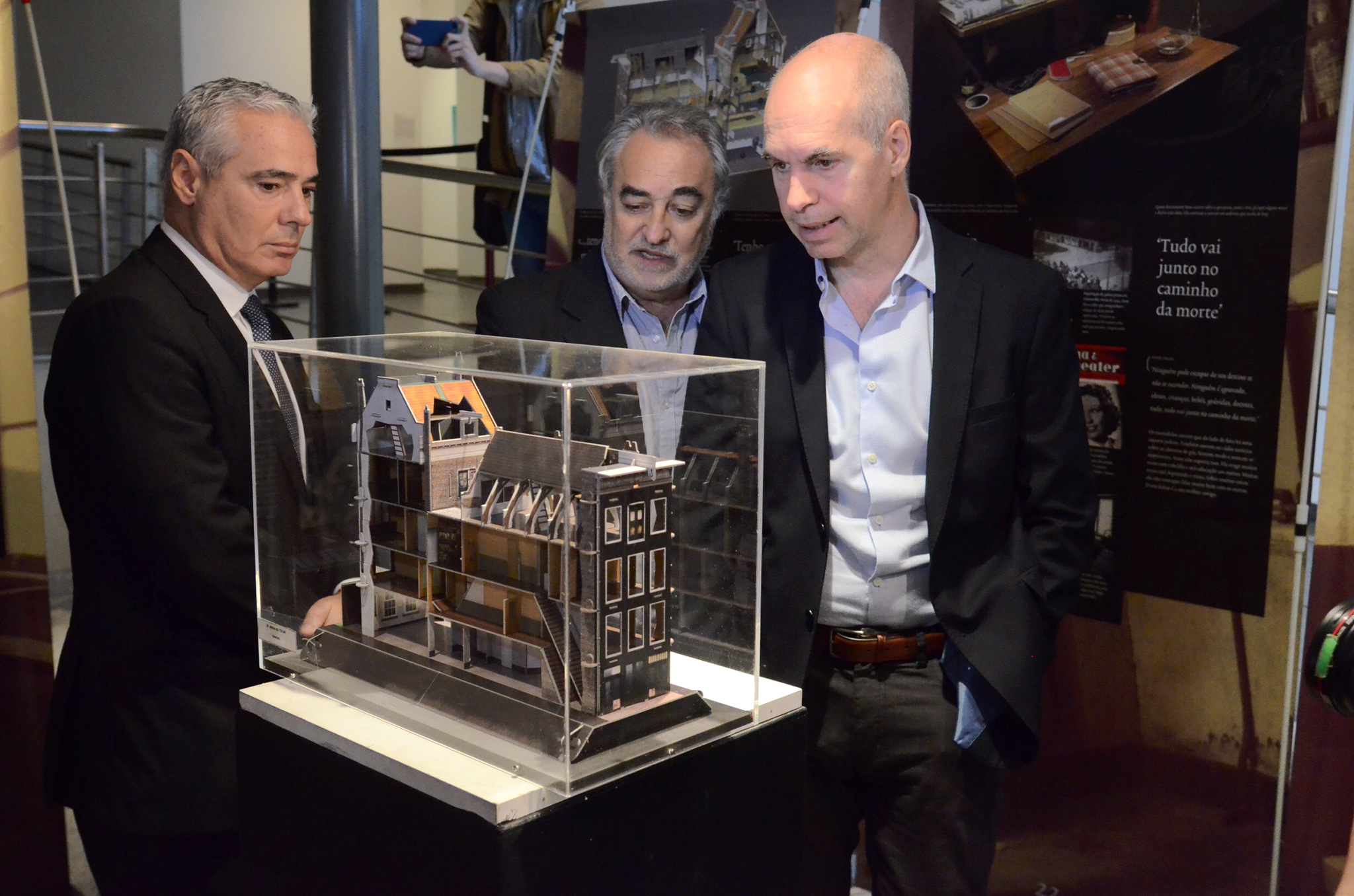 Rodríguez Larreta inauguró una nueva edición de la muestra itinerante de Ana Frank