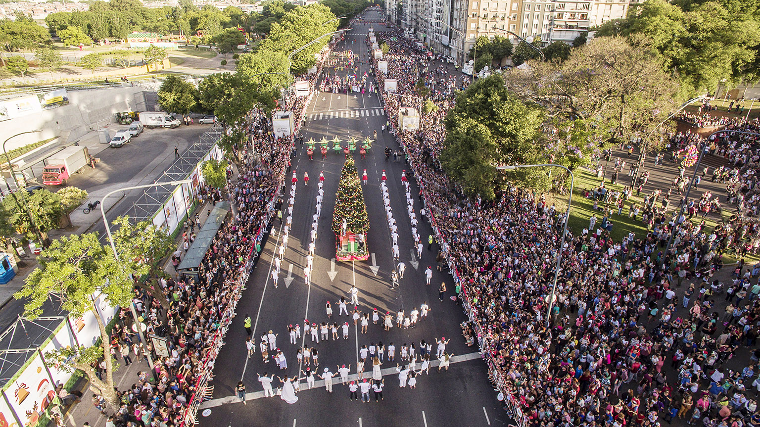 El Desfile Navideño, una fiesta para 60 mil personas