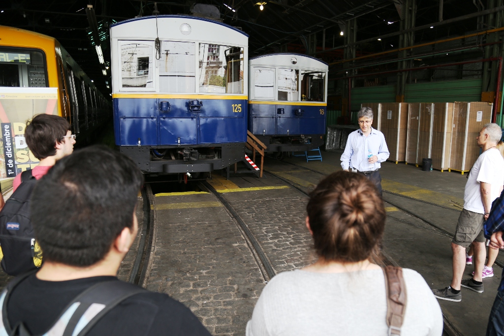 Festejamos el día del subte junto a vecinos 