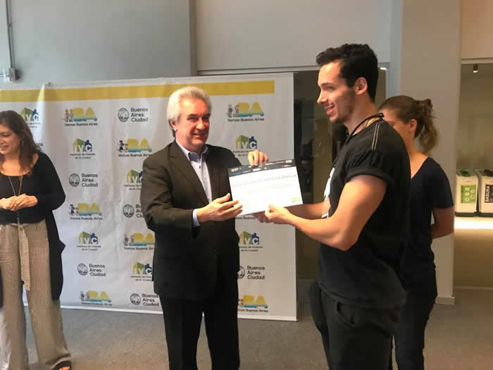 Entrega de diplomas en IVC a egresados del Curso Estrategas Urbanos 