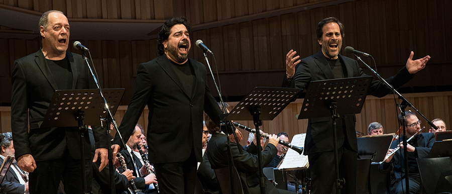 Los tenores  Enrique Folger,Iván Gancedo y Gustavo López Manzitti junto a la Banda Sinfónica de la Ciudad de Buenos Aires   