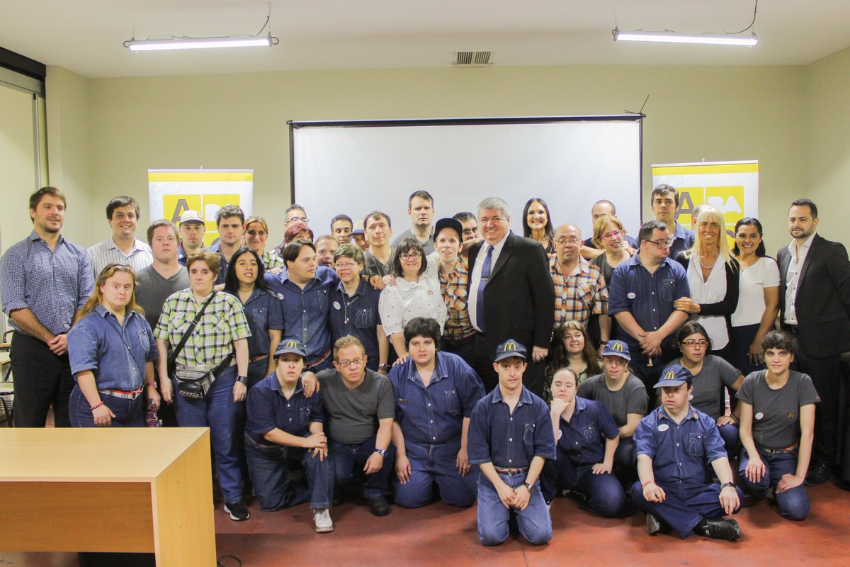 Entrega de certificados del curso de manipulación de alimentos