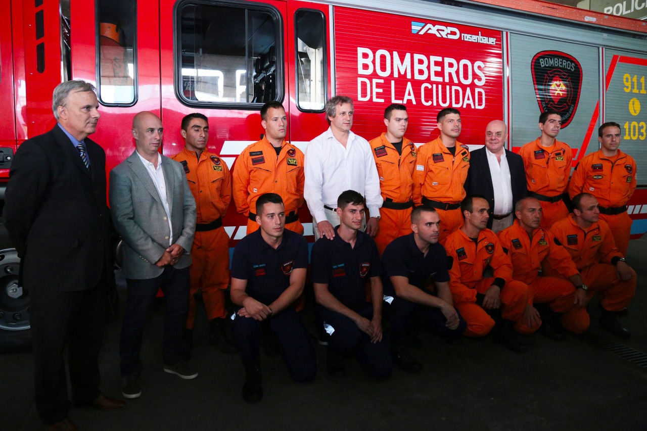 Distinguieron a los bomberos que evitaron un suicidio
