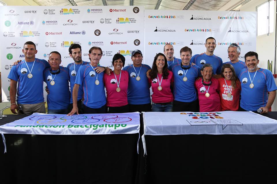 La bandera de los Juegos de la Juventud Buenos Aires 2018 va rumbo al Aconcagua