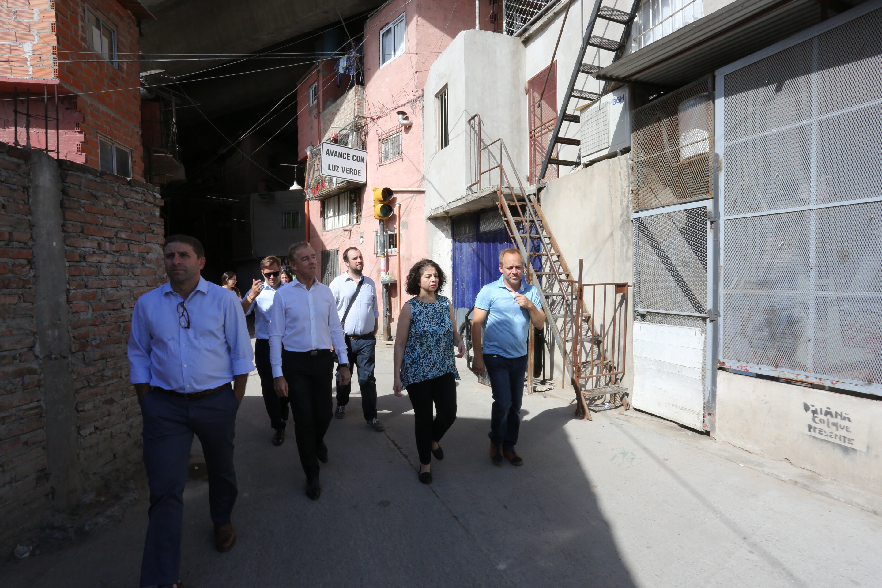 Embajadores recorrieron las obras del Barrio 31