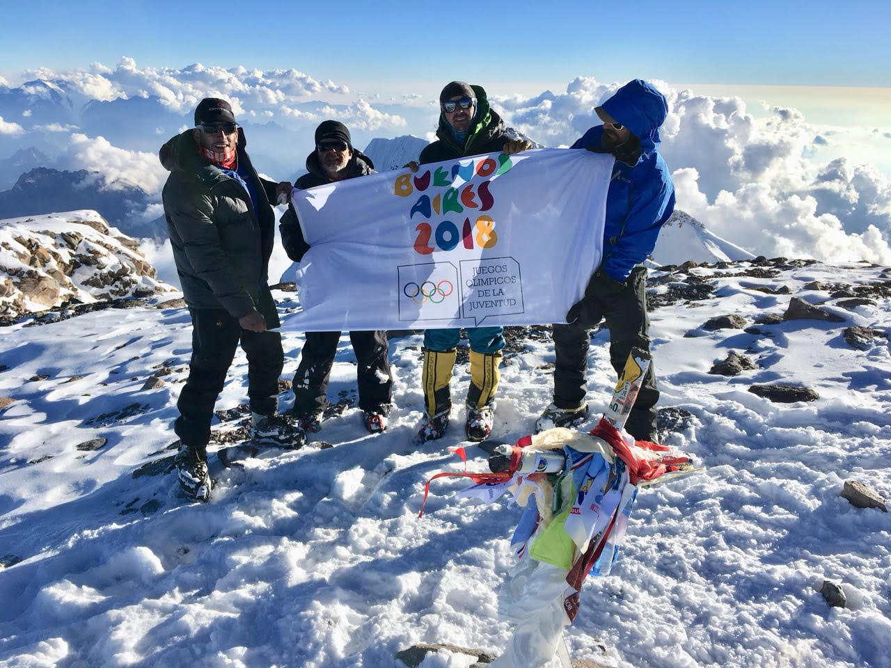 La bandera de los Juegos Olímpicos Buenos Aires 2018 llegó al Aconcagua