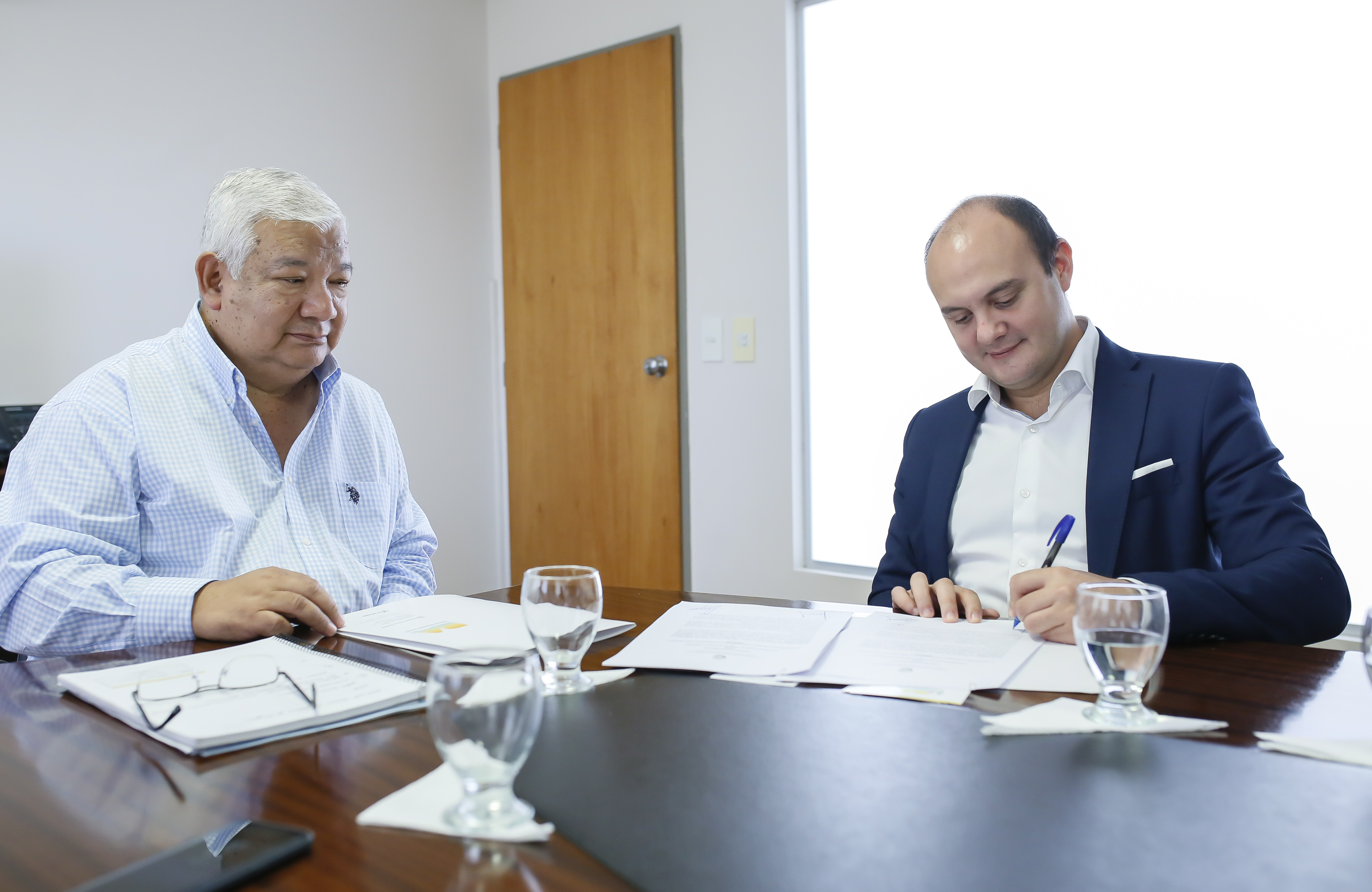 La Ciudad firmó un acuerdo con Papeleros para combatir la informalidad laboral