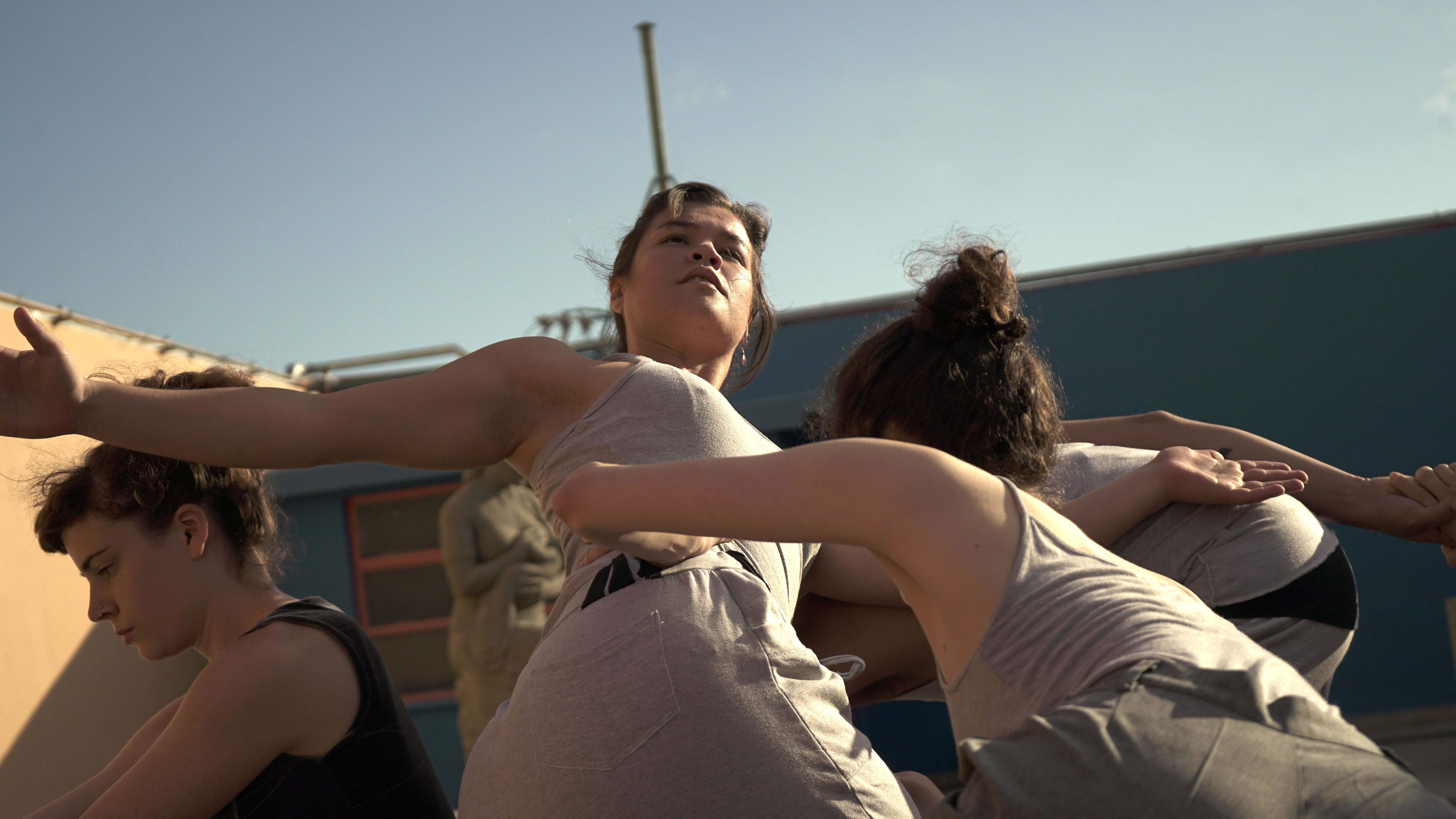 «TOCAR PUERTO» Propuesta de Danza en las Terrazas de Esculturas del MBQM de la UNA