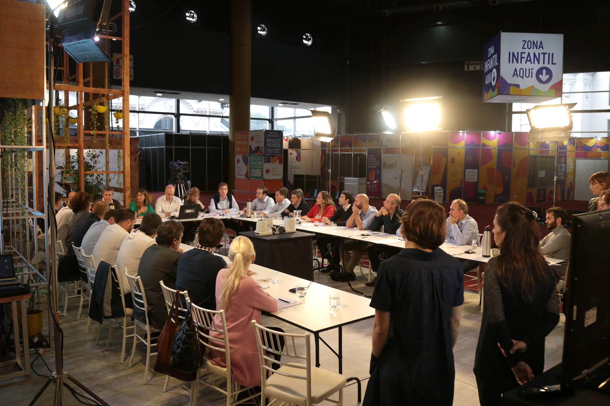 Rodríguez Larreta encabezó la tercera reunión de Gabinete Abierto, desde la Feria del Libro