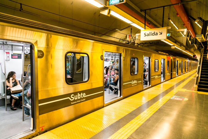 Más colectivos por el paro parcial en las líneas E, H y Premetro