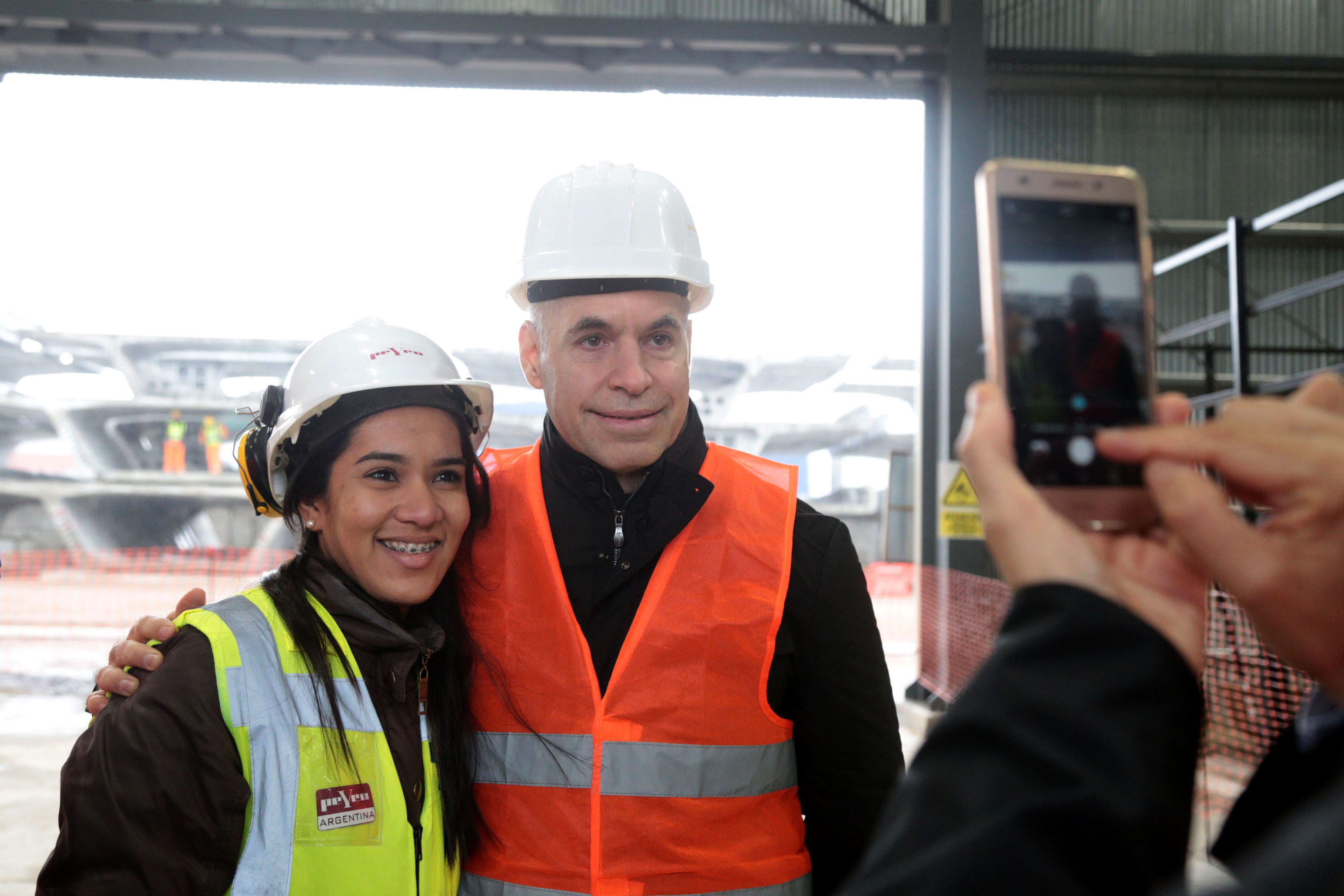 Horacio Rodríguez Larreta visitó la fábrica que produce materiales para el Viaducto Mitre