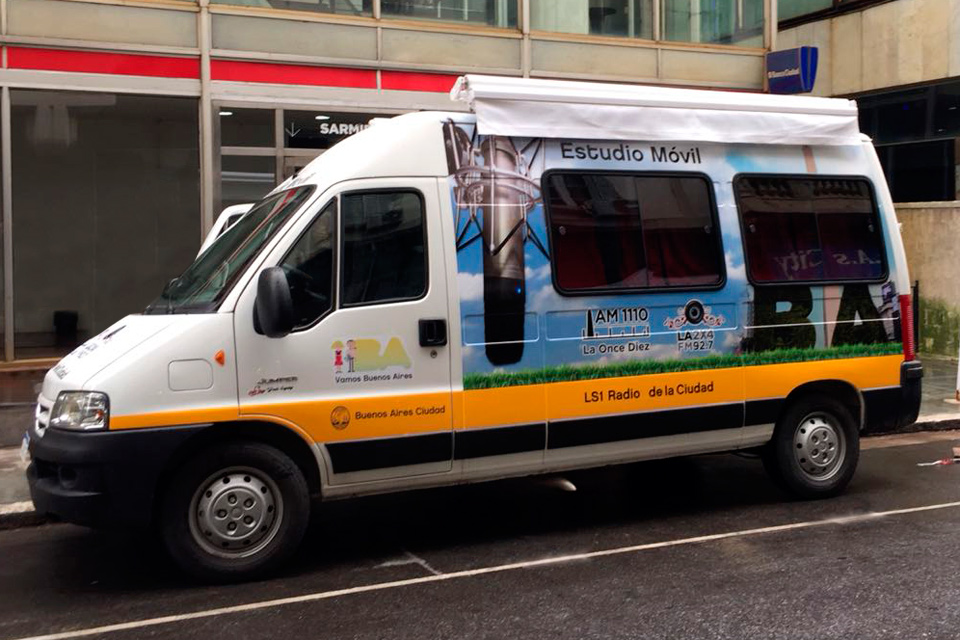 La Radio de la Ciudad tiene nuevo estudio móvil