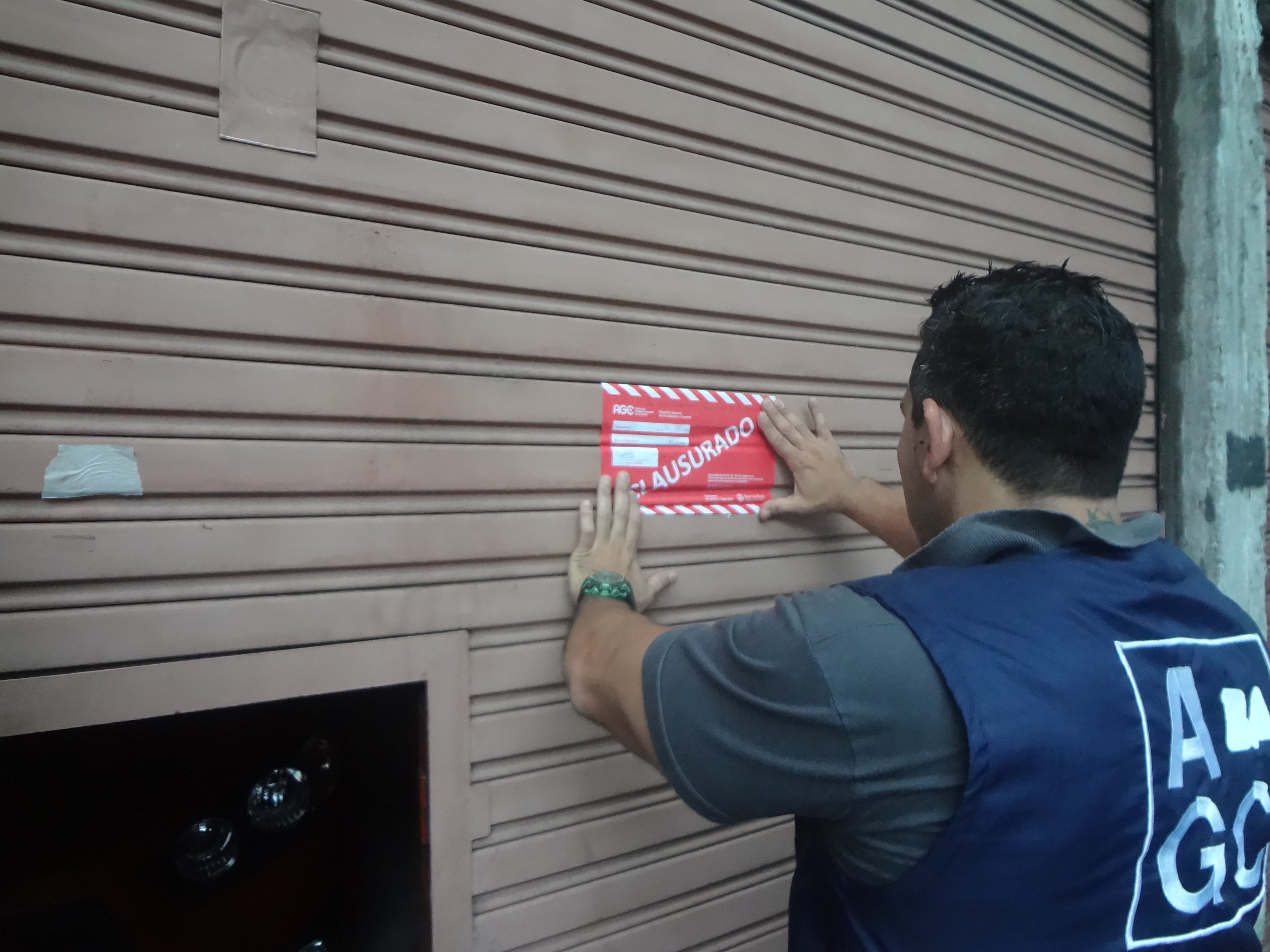 Clausuran taller clandestino: detienen a los 4 responsables del lugar. Decomisan mercadería y máquinas de coser