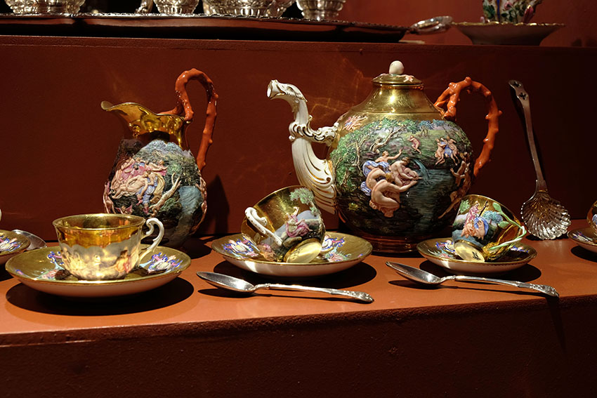 "Estamos invitados..." Colecciones de juegos de porcelana