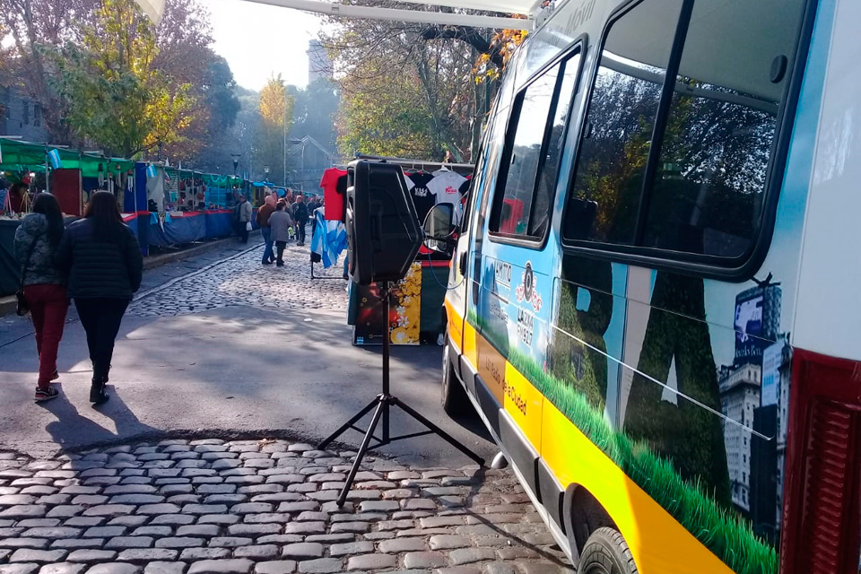 La 2x4 transmitió desde la Feria de Mataderos