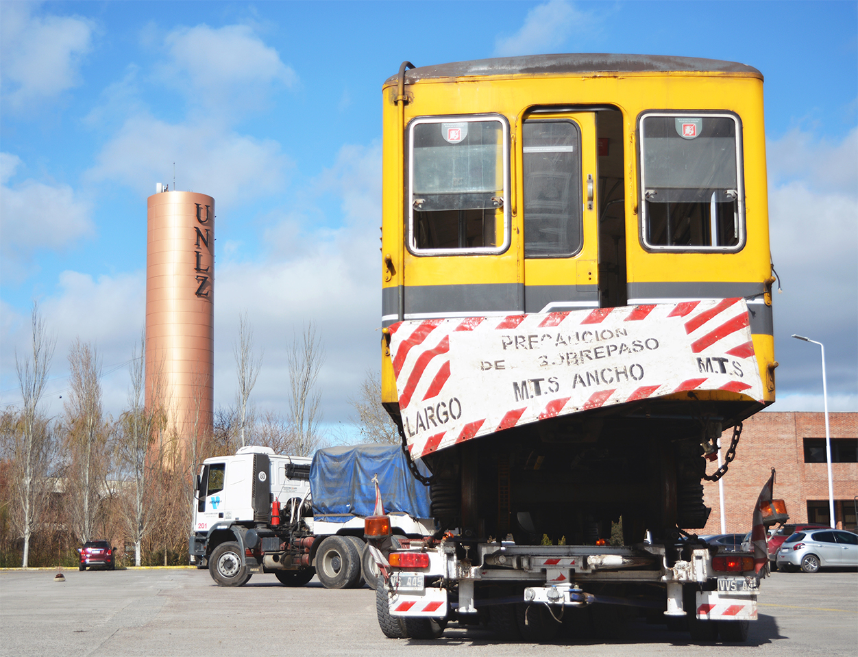 Donamos coches en desuso a la Universidad de Lomas de Zamora