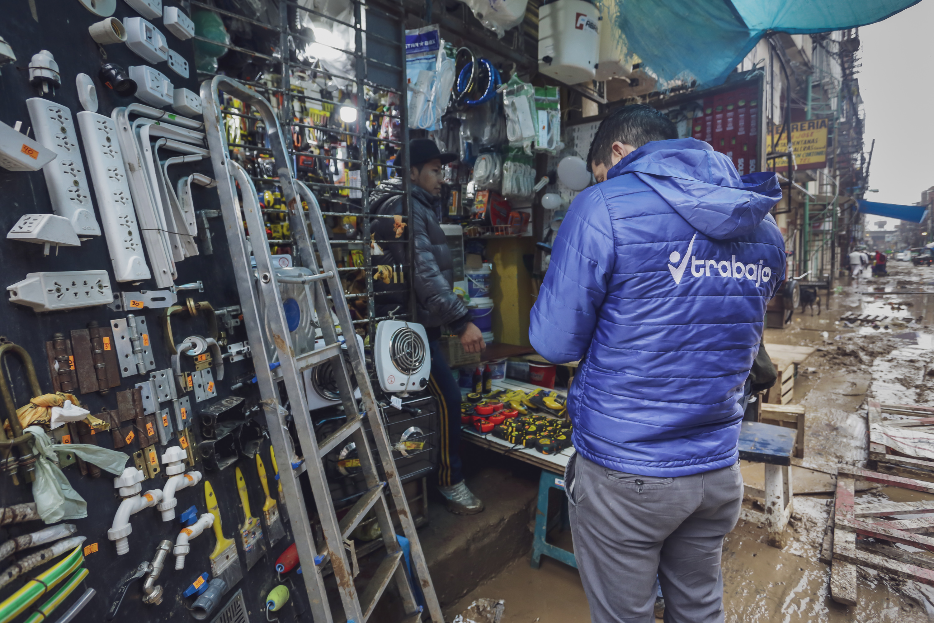 Más comercios en regla en Barrio 31