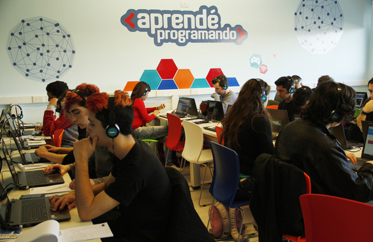 Aprendé Programando: más de 1.700 jóvenes comenzaron su carrera hacia los empleos del futuro