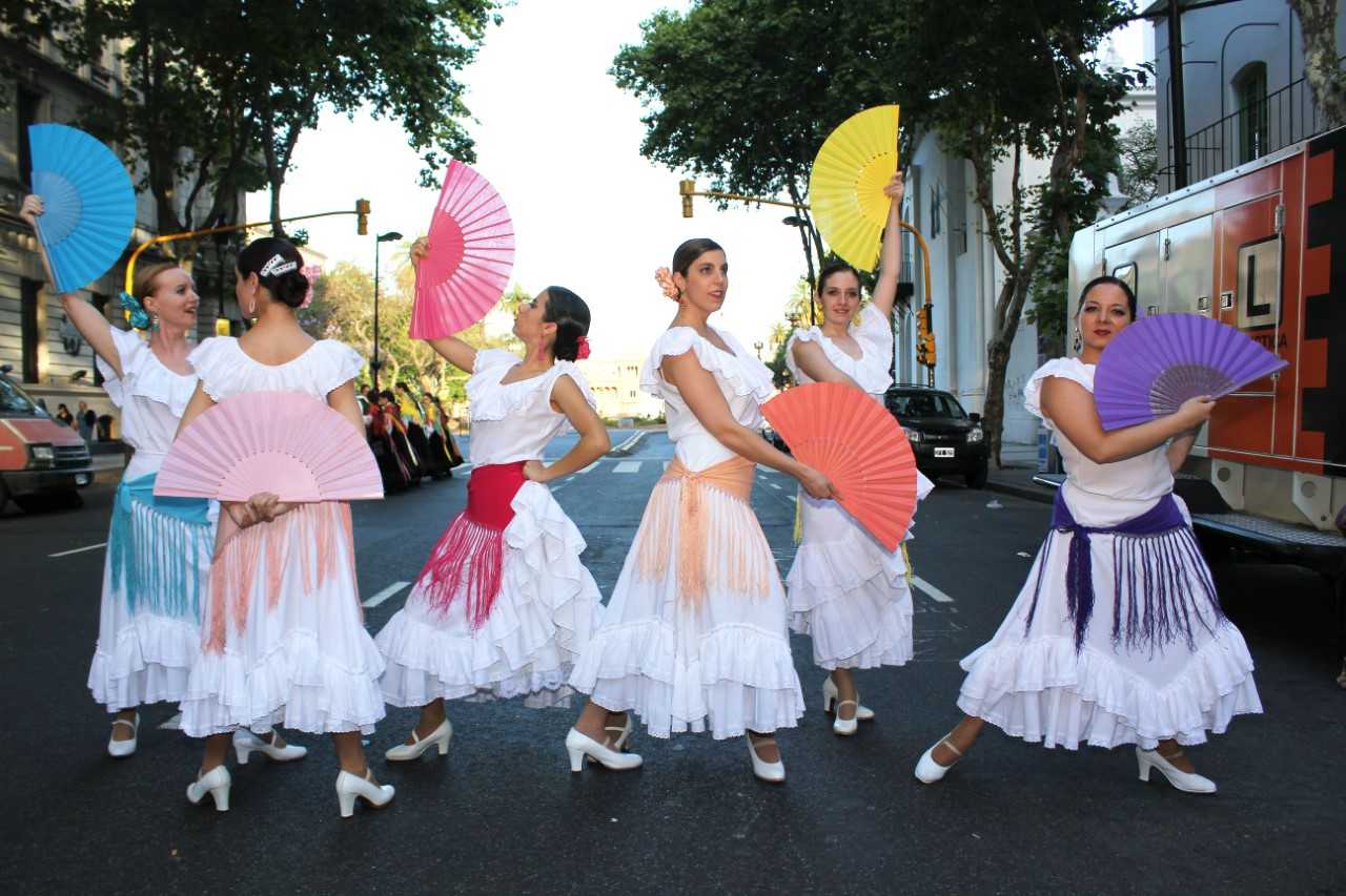 Ciclo de visitas a las colectividades en el Casco Histórico 