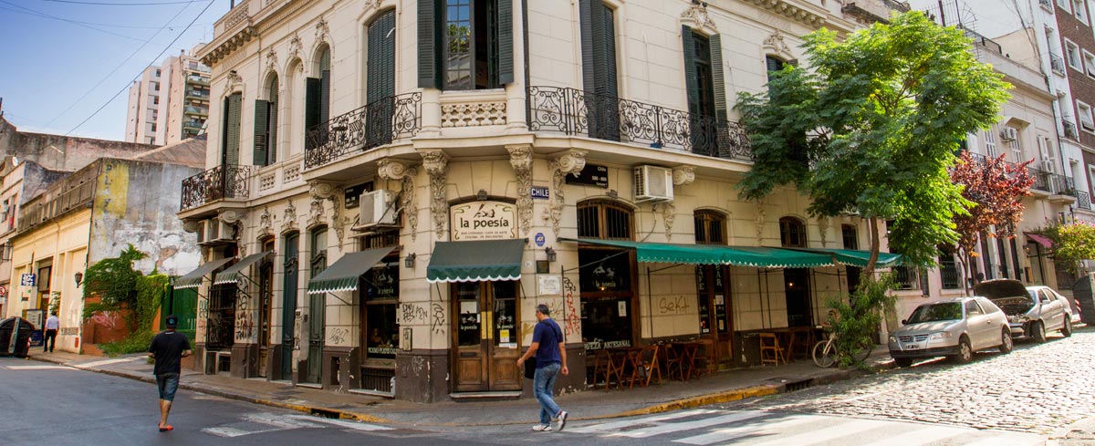 Cultura en los Cafés y Bares Notables de la Ciudad
