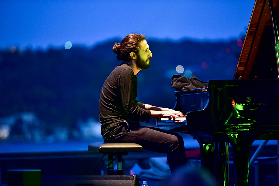 Isfar Sarabski en concierto