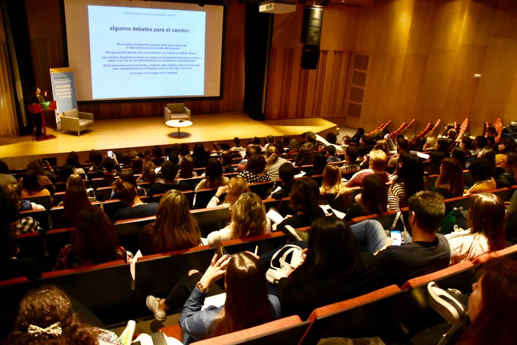  El Gobierno de la Ciudad brindó un taller de lenguaje inclusivo