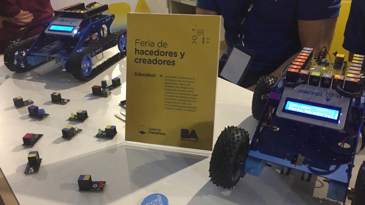 Educando el presente, conectando al futuro 