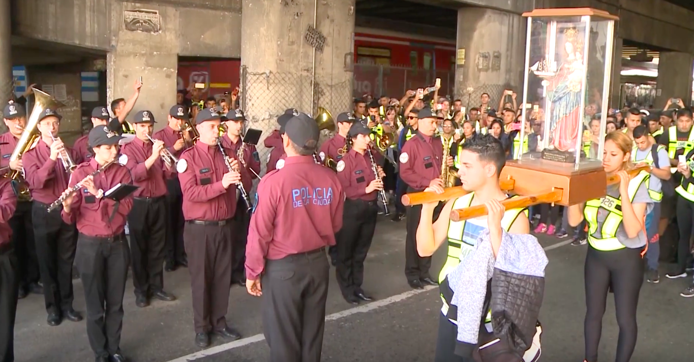 500 cadetes, Policía de la Ciudad y bomberos peregrinaron hacia la Basílica de Luján