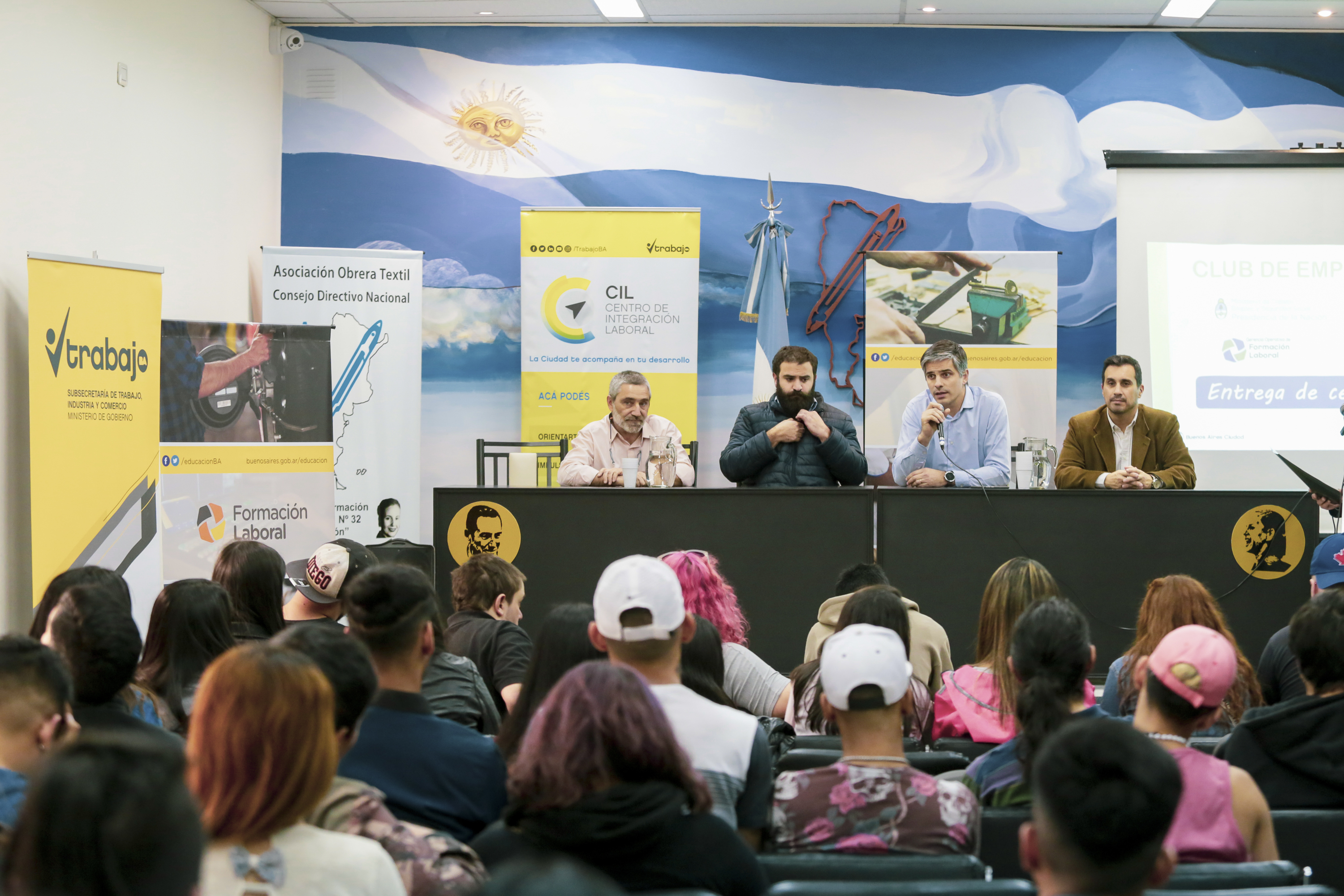 Entrega de diplomas a los egresados del “Taller Club Empleo Joven”