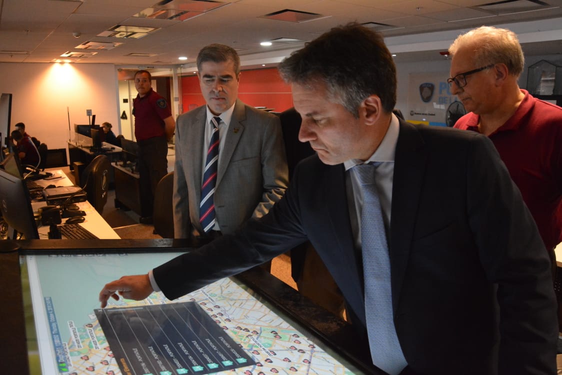 Ministros de Seguridad de todo el país recorrieron instalaciones del 911