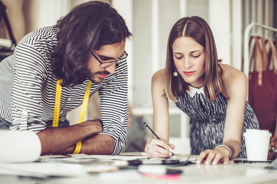 Los jóvenes se potencian con nuevas becas en Diseño de Interiores y Moda