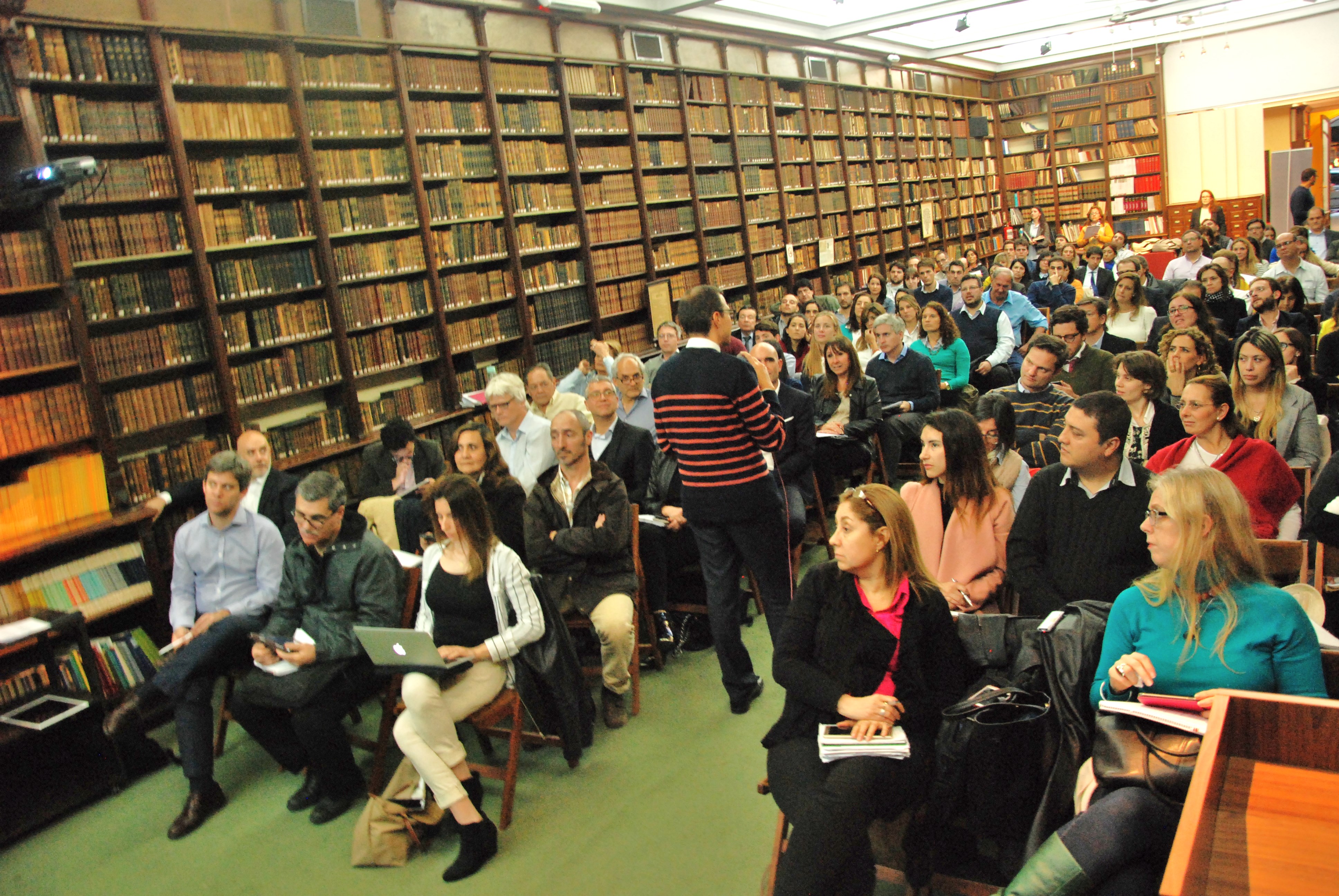 Clase magistral profesor Javier Encinas en la Diplomatura de Contratos PPP