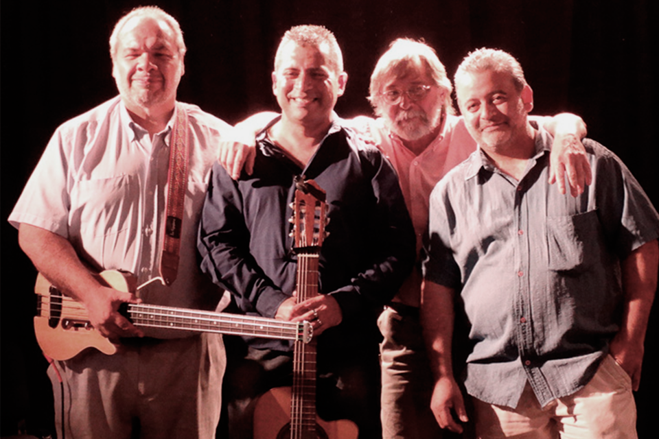 Música de nuestra tierra por Carlos Orellana