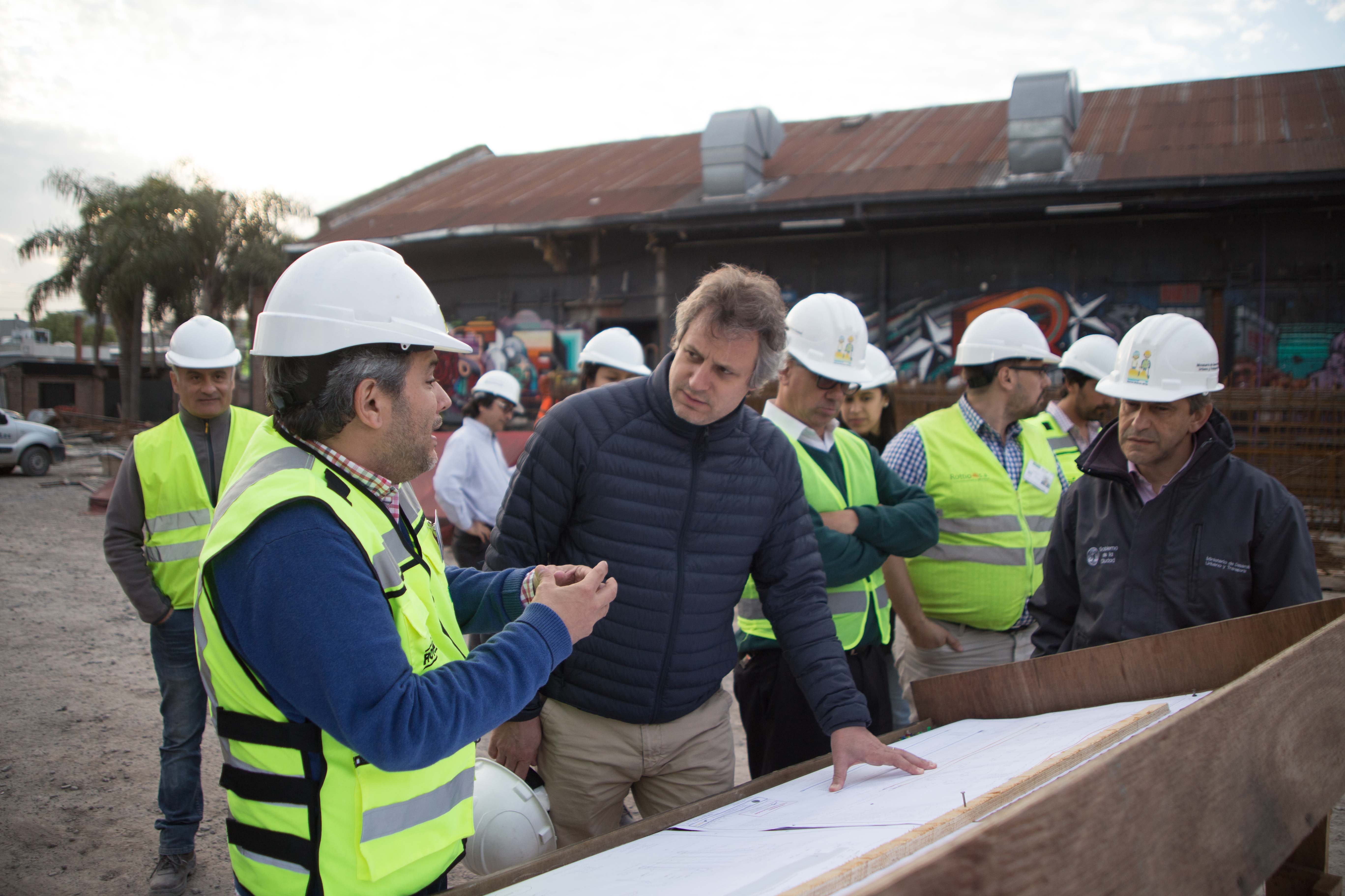 Felipe Miguel recorrió las obras del viaducto San Martín