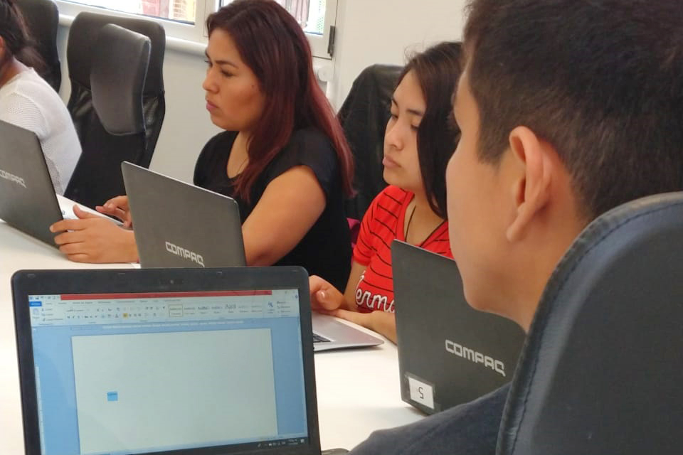 ¡Seguimos llevando capacitación a los vecinos y comerciantes de Barrio 31!