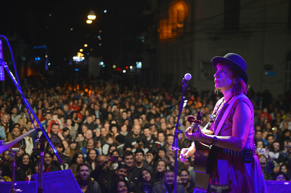 Hilda Lizarazu se presentará gratis en el Teatro San Martín