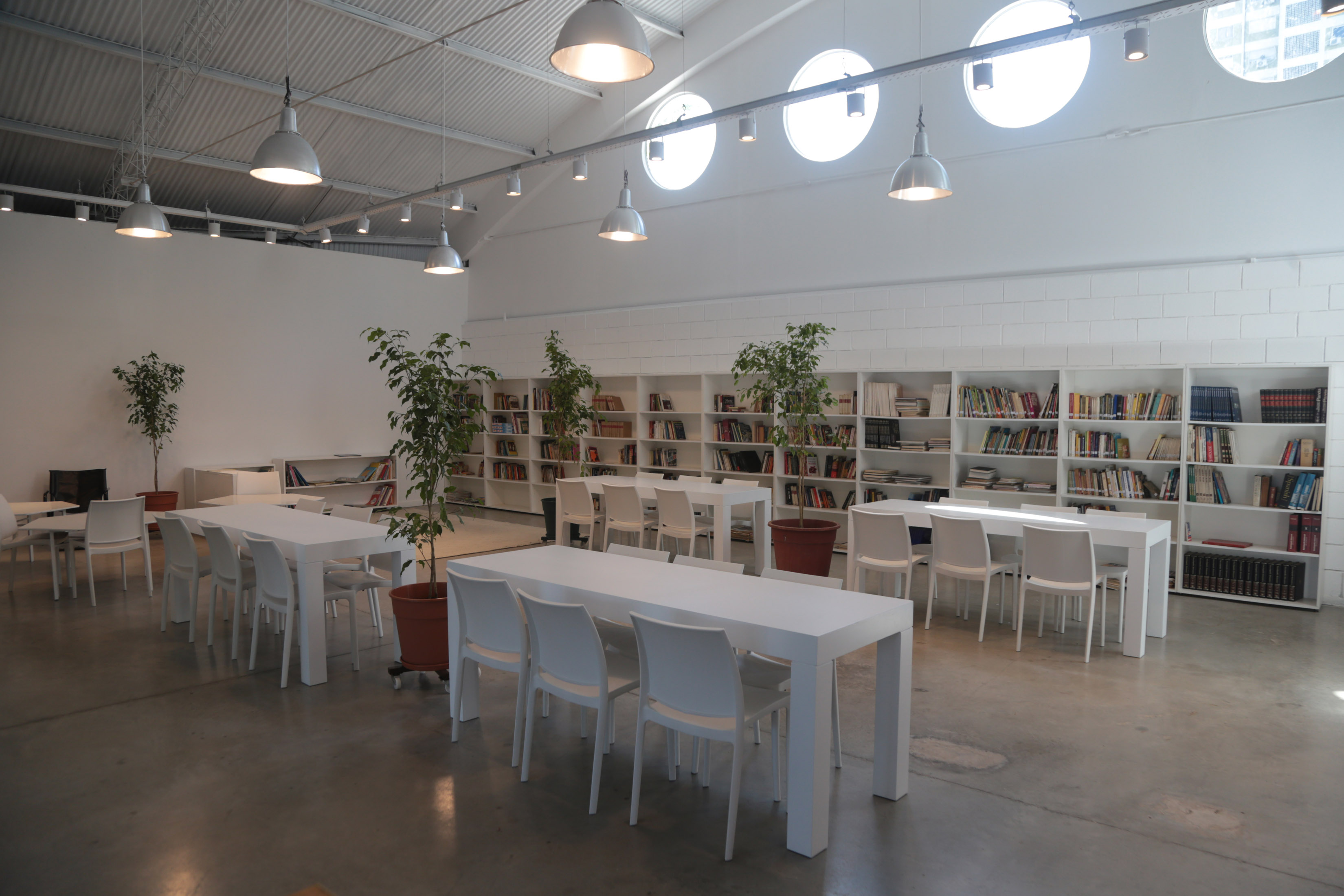 La biblioteca de Colegiales que nació inspirada en el inventor de la birome