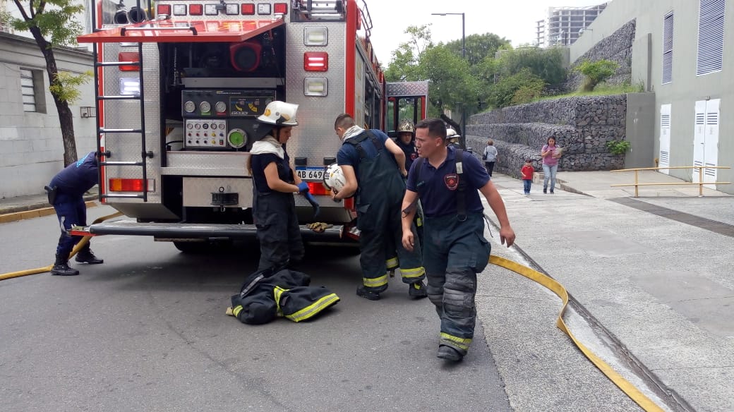Simulacro de los bomberos en el Hospital Gral. de Niños Pedro de Elizalde