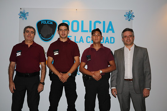 Reconocieron a los oficiales de la Policía de la Ciudad que rescataron a una menor del interior de un auto