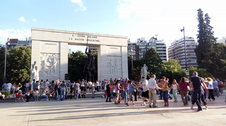 ¡Vení a bailar al Club Internacional del Rock & Roll!