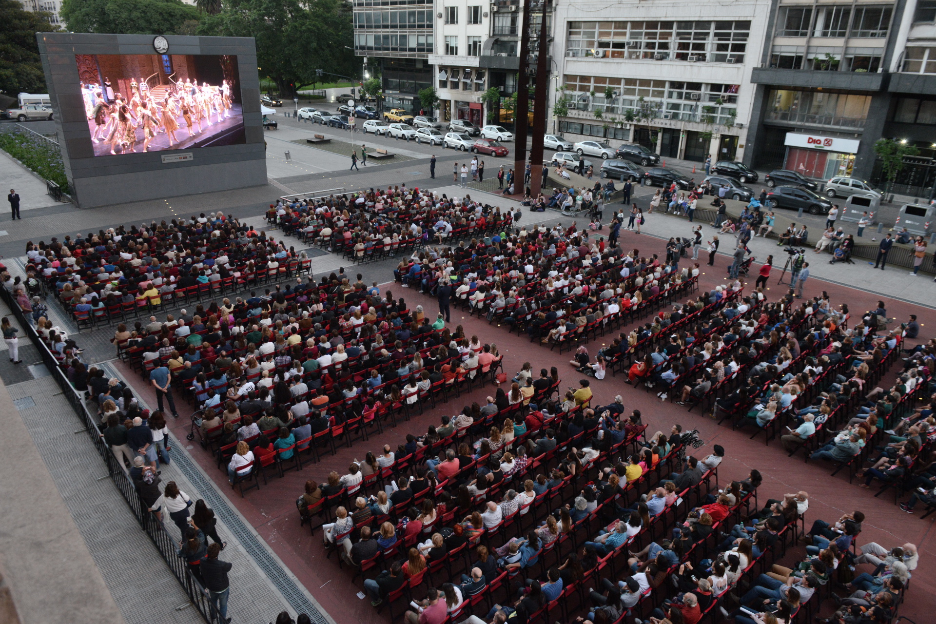 El Colón proyecta cuatro grandes éxitos musicales en Plaza Vaticano