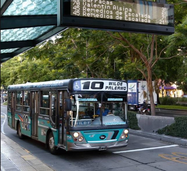 Avanza nuestro Compromiso: instalamos los primeros carteles para que sepas cuándo llega el próximo colectivo