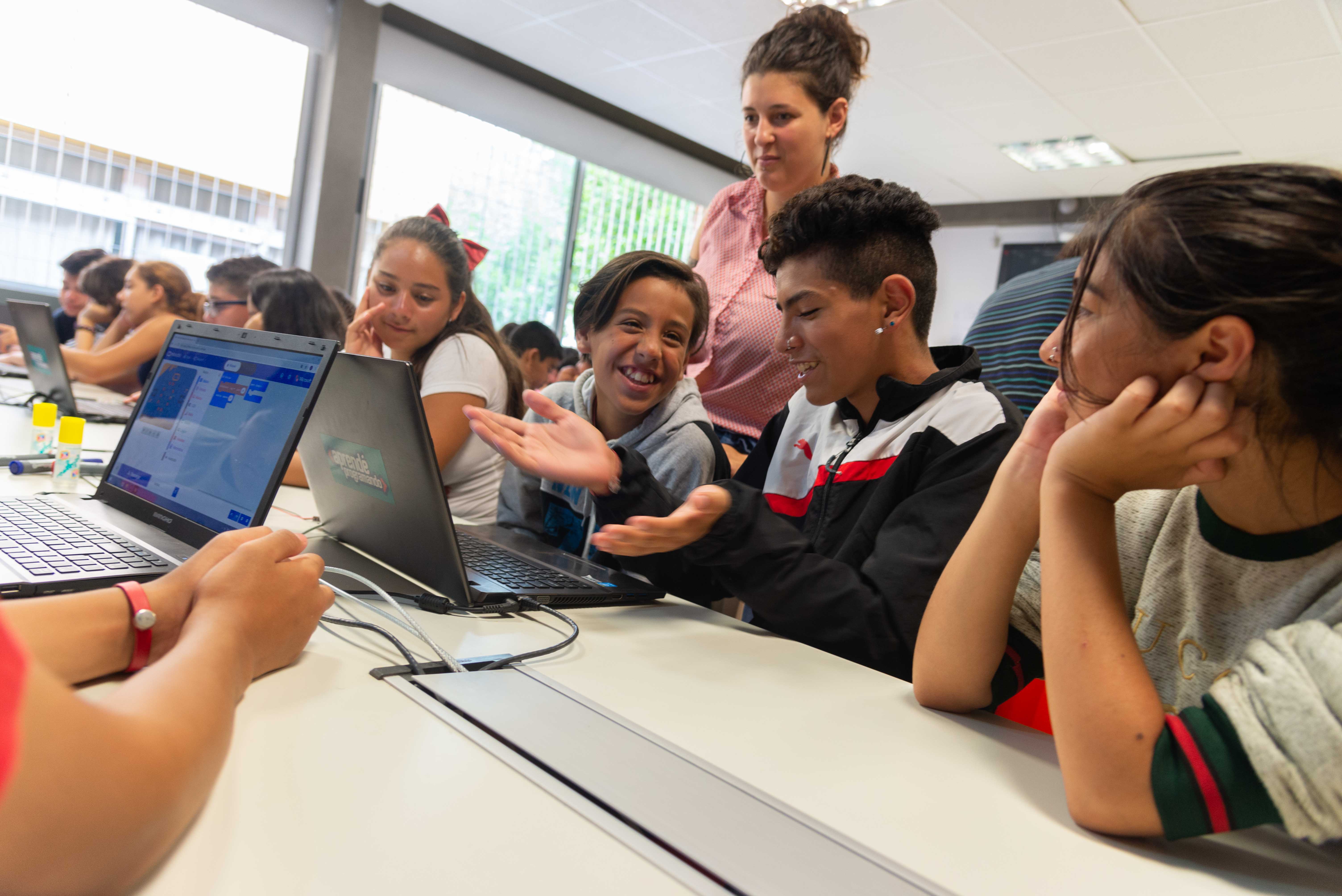 Cómo es el Programa Apoyo Escolar en Línea que arranca hoy