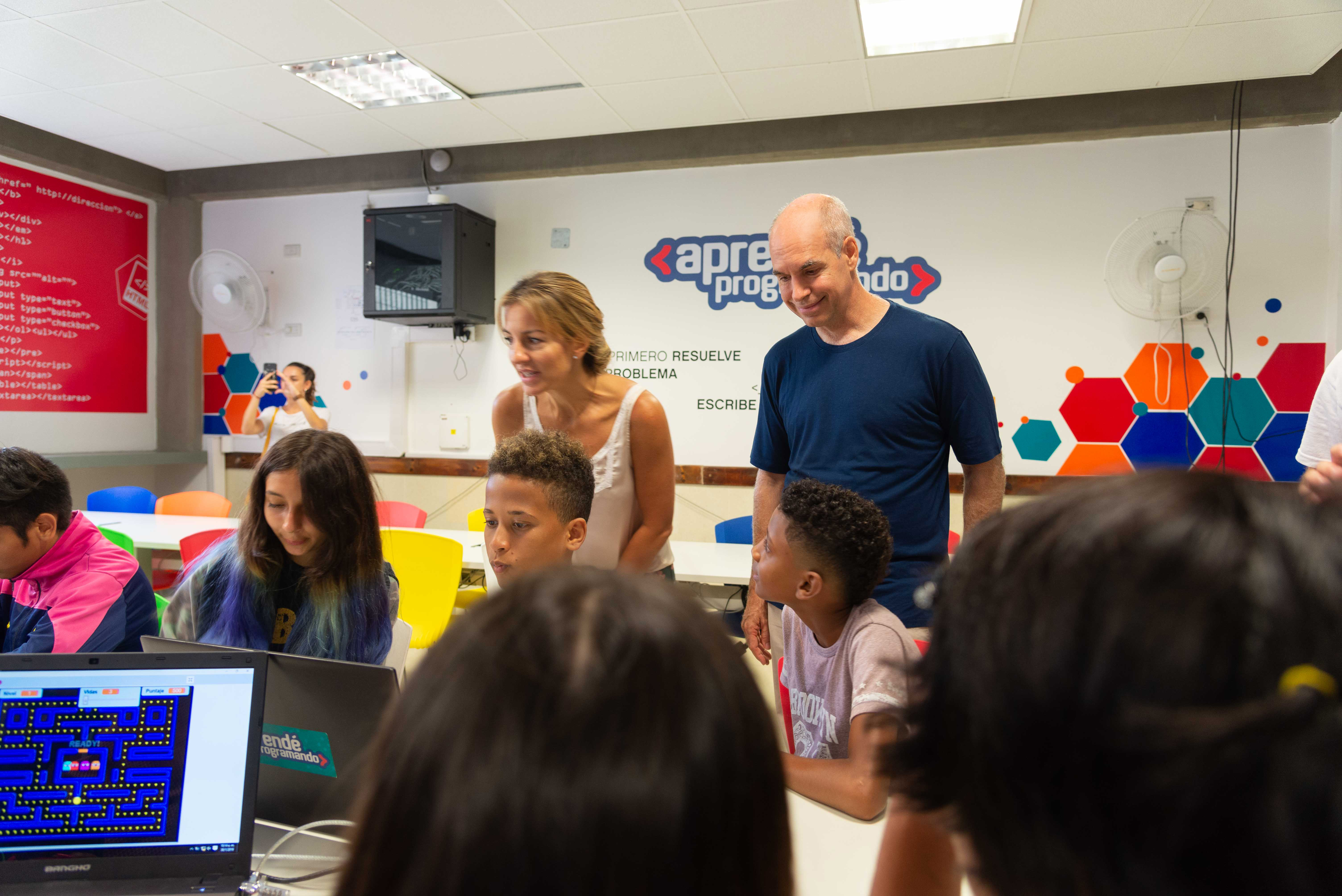 Rodríguez Larreta y Acuña presentaron el Programa Apoyo Escolar en Línea: “Seguimos apostando a la educación pública en la Ciudad”