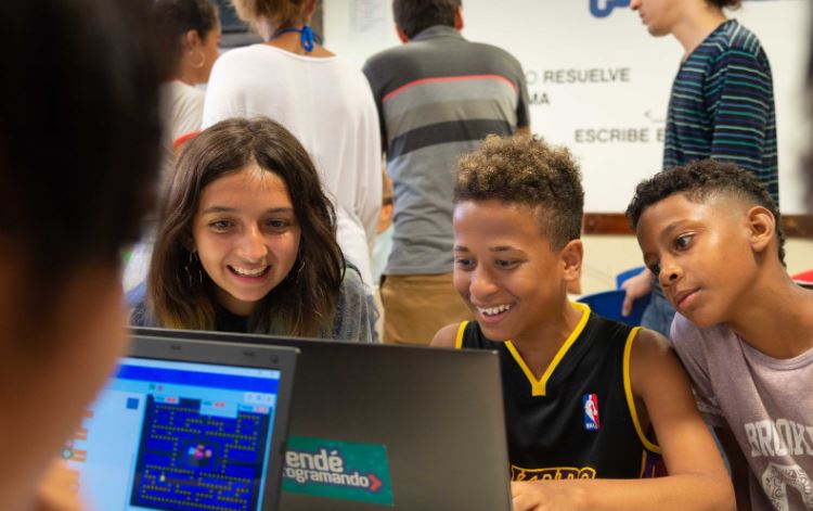 Lanzamos un nuevo Programa de Apoyo Escolar en Línea 