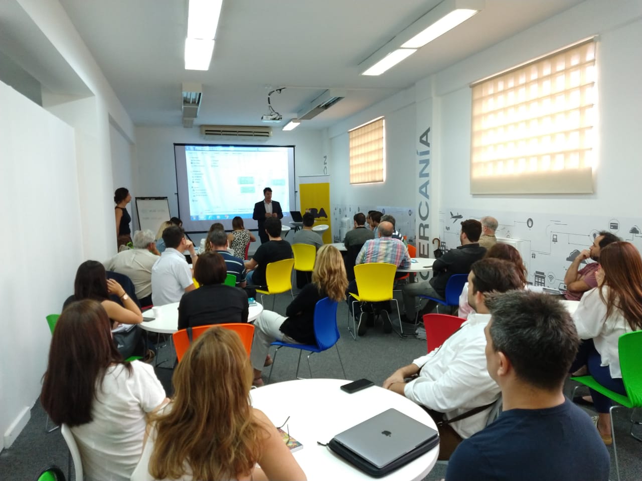 Taller de Compras Públicas en la Subsecretaria de Pequeñas y Medianas Empresas (PyMES).