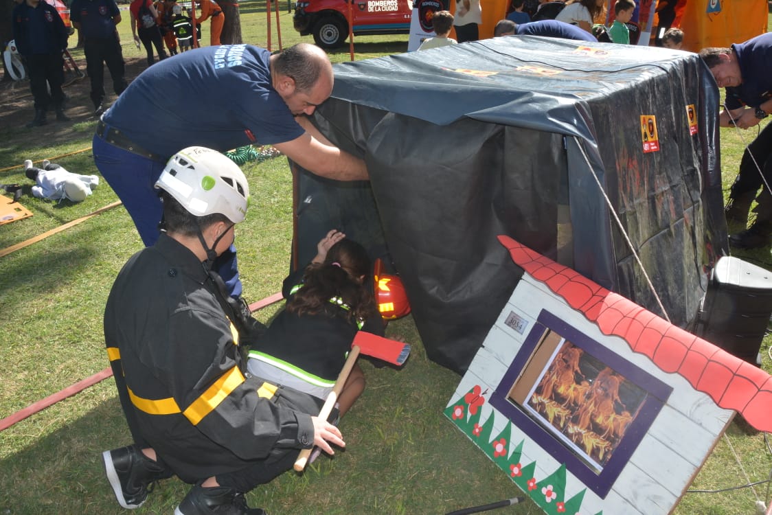 Niños fueron "Bomberos por un día"